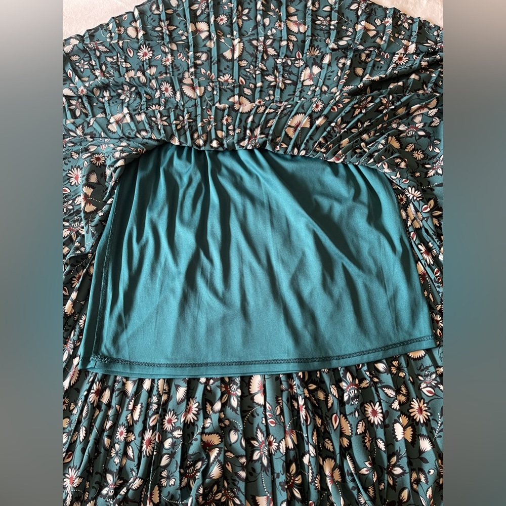 Express | Floral Pleated Midi Skirt | Small | Green - Picture 5 of 5
